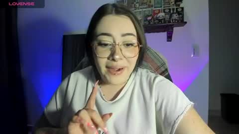 Snapshot of nova_gara chatting on 06/11/26, 12:32 s online show from 06/11/26, 12:32