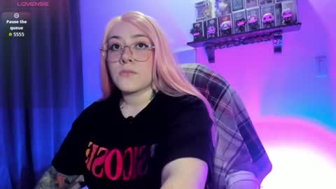 Snapshot of nova_gara chatting on 07/07/26, 01:52 s online show from 07/07/26, 01:52