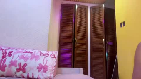 nova_licious online show from 05/26/26, 03:41