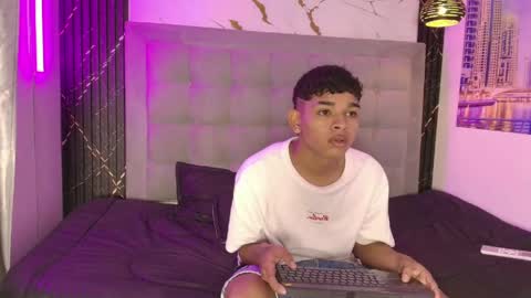 Snapshot of nova_mitchell chatting on 05/10/26, 12:21 NOVA online show from 05/10/26, 12:21