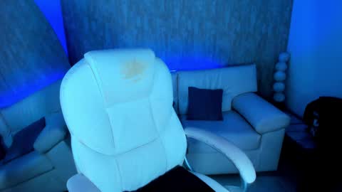 Snapshot of nova_sex1 chatting on 09/10/25, 04:45 nova online show from 09/10/25, 04:45