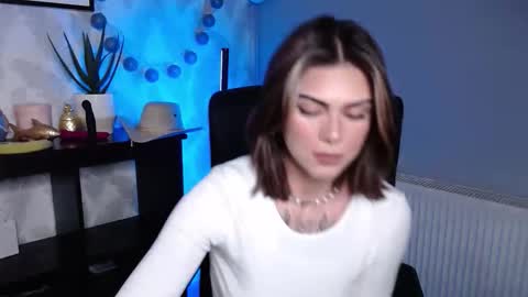 Snapshot of nova_sin chatting on 12/16/25, 07:57 Nova online show from 12/16/25, 07:57