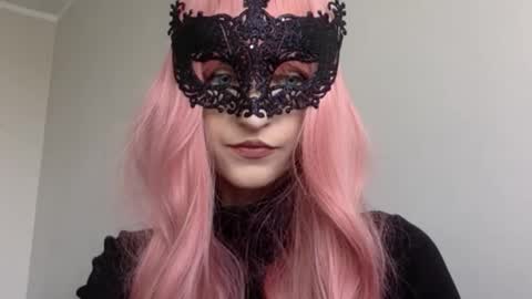 Snapshot of novacute chatting on 03/27/26, 01:22 Nova online show from 03/27/26, 01:22