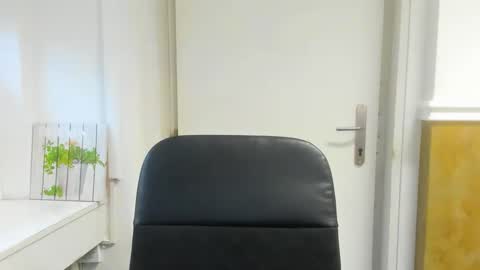 novasmilee online show from 12/17/25, 11:49