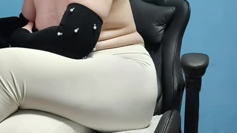 Snapshot of nowandimmediately chatting on 12/15/25, 04:44 nowandimmediately online show from 12/15/25, 04:44