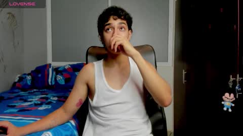 Snapshot of noxx_stark chatting on 12/19/25, 02:29 Noxx online show from 12/19/25, 02:29