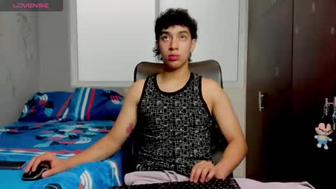 Snapshot of noxx_stark chatting on 12/19/25, 06:48 Noxx online show from 12/19/25, 06:48