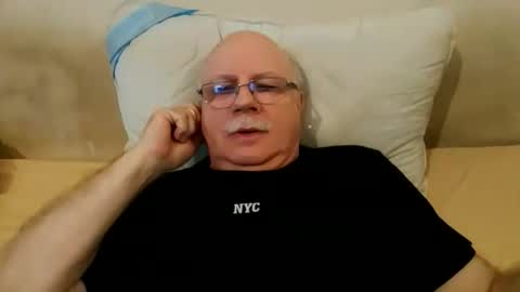 nukiss online show from 10/24/25, 08:44