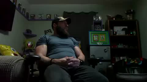 Awwwww Hey Sweetie Pies. Welcome To The Sweetie Pie Lounge. Enjoy The Dad-Cast. SweetCorny Fun-loving Dad Talk. online show from 09/15/25, 03:39