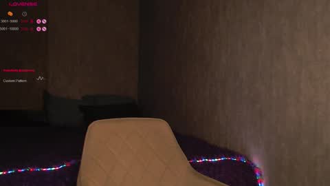 Snapshot of nutcrewlove chatting on 12/17/25, 09:32 WEELCOMEEEEEEEEEE online show from 12/17/25, 09:32