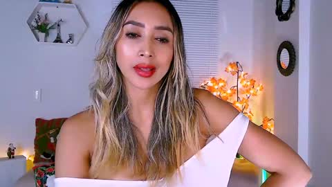 Nycole online show from 12/22/24, 02:39