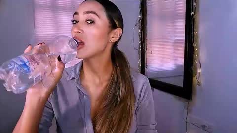 Nycole online show from 10/28/25, 06:10