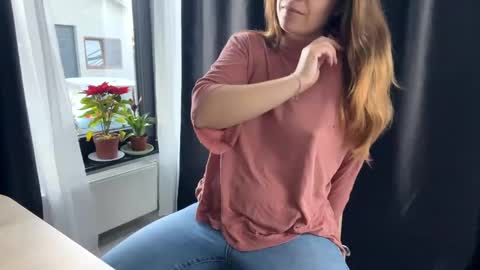 Snapshot of nyconik chatting on 01/15/25, 06:43 Nicol online show from 01/15/25, 06:43