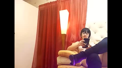 Snapshot of nylonseductress chatting on 12/31/24, 10:56 Scarlett online show from 12/31/24, 10:56