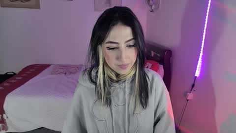 Snapshot of nymph_frida chatting on 12/04/24, 10:02 Frida online show from 12/04/24, 10:02