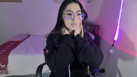 Snapshot of nymph_frida chatting on 12/11/24, 05:10 Frida online show from 12/11/24, 05:10