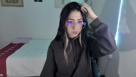 Snapshot of nymph_frida chatting on 12/16/24, 08:31 Frida online show from 12/16/24, 08:31