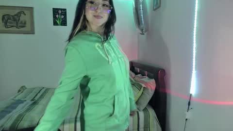 Snapshot of nymph_frida chatting on 02/17/25, 09:03 Frida online show from 02/17/25, 09:03