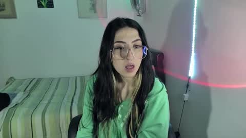 Snapshot of nymph_frida chatting on 02/17/25, 12:05 Frida online show from 02/17/25, 12:05