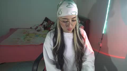 Snapshot of nymph_frida chatting on 11/07/25, 05:29 Frida online show from 11/07/25, 05:29