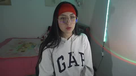 Snapshot of nymph_frida chatting on 11/21/25, 05:17 Frida online show from 11/21/25, 05:17