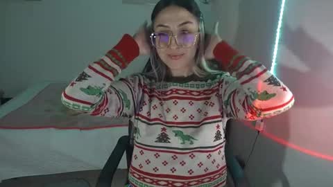 Snapshot of nymph_frida chatting on 12/14/25, 06:30 Frida online show from 12/14/25, 06:30