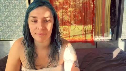 Creamy Grapefruit online show from 10/13/25, 06:35