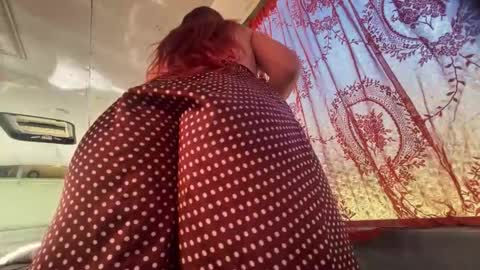 Creamy Grapefruit online show from 10/14/25, 06:03