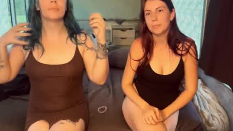 Creamy Grapefruit online show from 10/18/25, 06:37