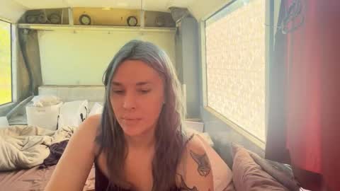 Creamy Grapefruit online show from 10/19/25, 11:05