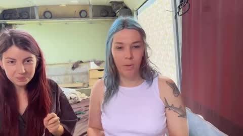 Creamy Grapefruit online show from 10/31/25, 10:11