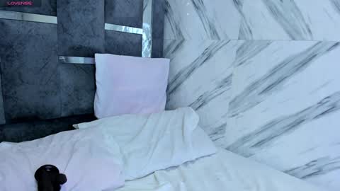 xionela gates online show from 01/13/25, 10:45