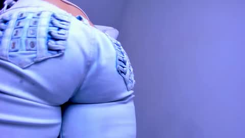 xionela gates online show from 10/06/25, 07:33