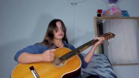 Laura nyu online show from 12/05/25, 09:00