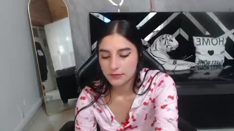 Snapshot of nyx_kitty_a chatting on 07/10/26, 02:52 Nia online show from 07/10/26, 02:52