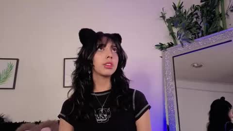 Snapshot of nyx_nayla chatting on 10/07/25, 06:43 online show from 10/07/25, 06:43