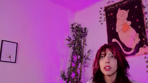 Snapshot of nyx_nayla chatting on 12/23/25, 01:47 online show from 12/23/25, 01:47