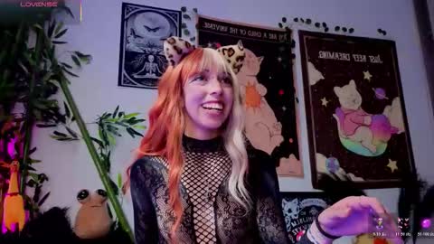 Snapshot of nyx_nayla chatting on 02/21/26, 08:10 online show from 02/21/26, 08:10