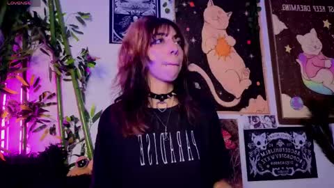 Snapshot of nyx_nayla chatting on 03/17/26, 06:17 online show from 03/17/26, 06:17