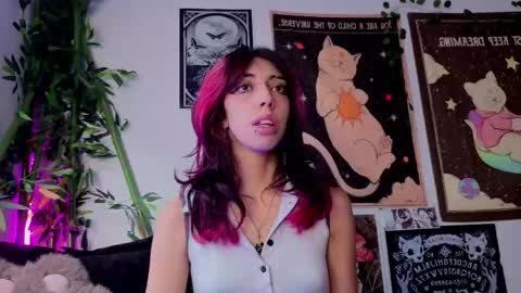 Snapshot of nyx_nayla chatting on 05/04/26, 10:28 online show from 05/04/26, 10:28