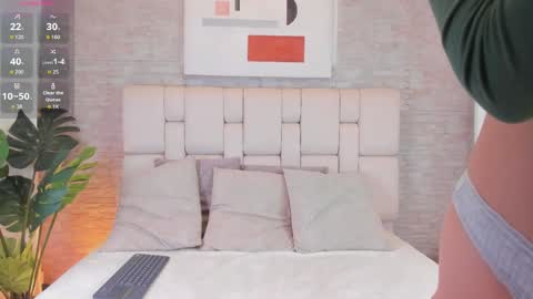 nyxee_ online show from 04/27/26, 04:21