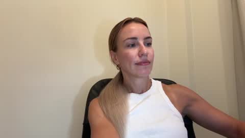 Snapshot of nyxelia_ chatting on 07/03/26, 07:15 Anastasia online show from 07/03/26, 07:15