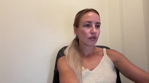 Snapshot of nyxelia_ chatting on 07/25/26, 07:17 Anastasia online show from 07/25/26, 07:17