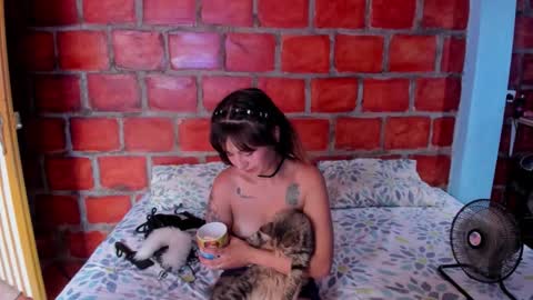 Snapshot of nyxiia chatting on 12/19/25, 06:04 Scarlett online show from 12/19/25, 06:04