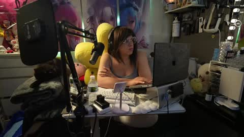 Snapshot of nyxraven chatting on 12/17/24, 10:22 NyxRaven online show from 12/17/24, 10:22