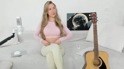 Liana online show from 04/04/26, 07:50