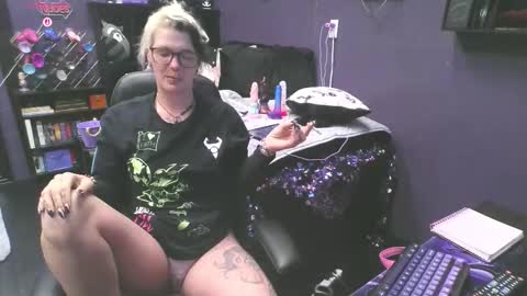Snapshot of oddywithabody chatting on 02/19/26, 07:15 Oddy With A Body online show from 02/19/26, 07:15