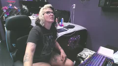Snapshot of oddywithabody chatting on 02/23/26, 01:47 Oddy With A Body online show from 02/23/26, 01:47