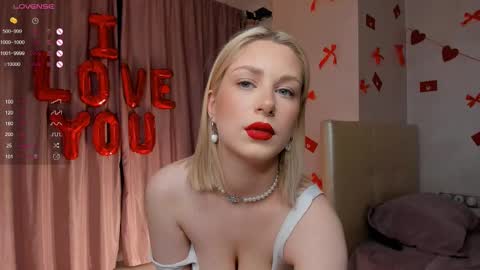 Snapshot of odelyncure chatting on 02/18/25, 06:26 Lynna online show from 02/18/25, 06:26