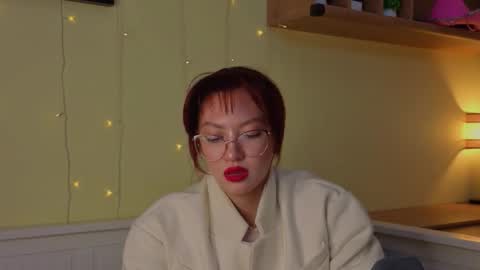 Snapshot of odessazapoticky chatting on 03/05/26, 08:27 Mona online show from 03/05/26, 08:27